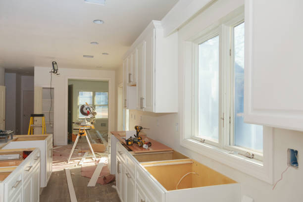 Moderne uitbouw met veel glas en strakke lijnen